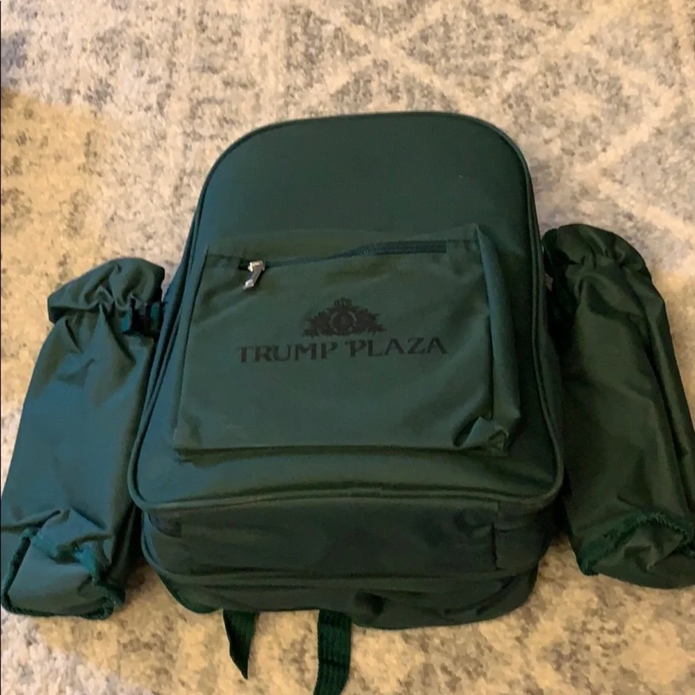 NEW Green Bag Picnic Set